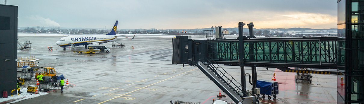 Zlé počasie – kedy je nárok na kompenzácie za oneskorenie letu?